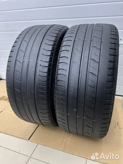 Royal Black Royal Performance 255/35 R20