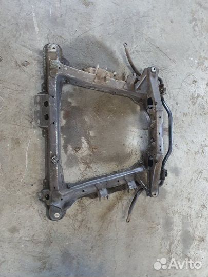 Балка подрамник Рено Симбол 2004