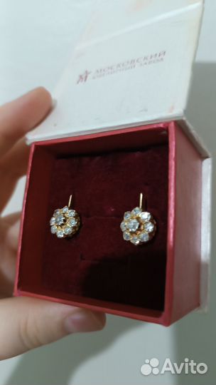 Золотые серьги малинка с алмазами