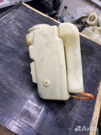 Бачек омывателя W210 Mercedes 2108690920