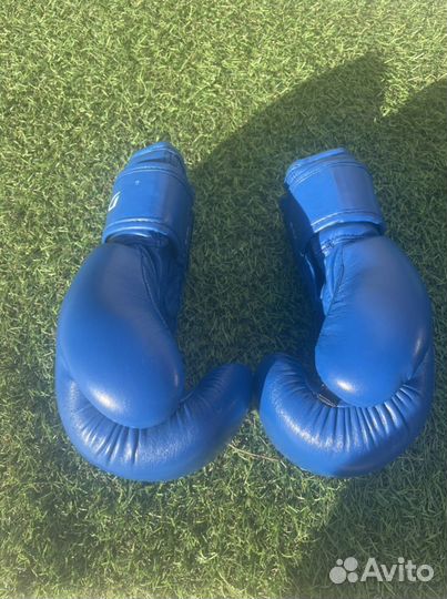 Боксерские перчатки