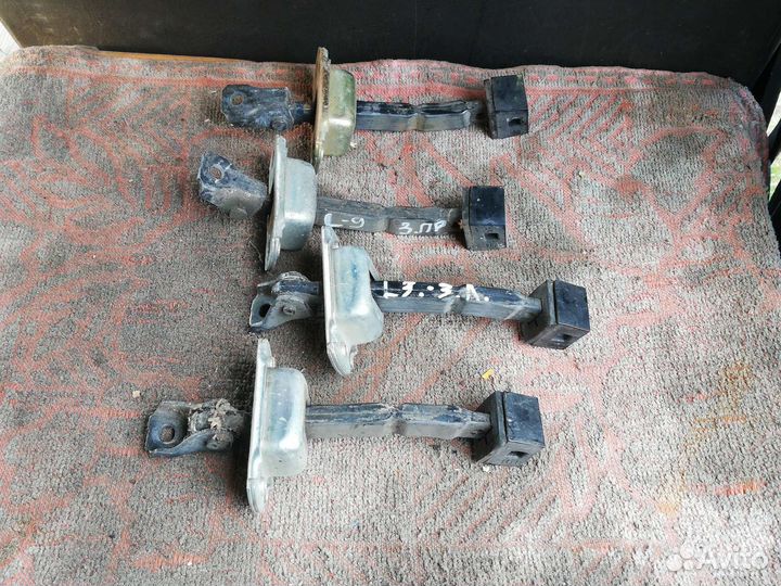 Ограничитель двери Митсубиси Лансер 9