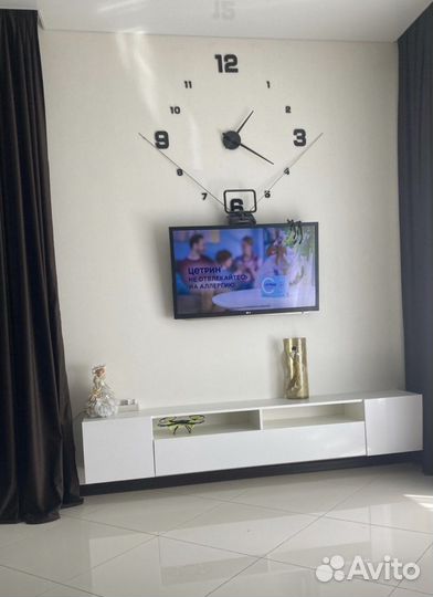 Подвесная тумба для тв белая