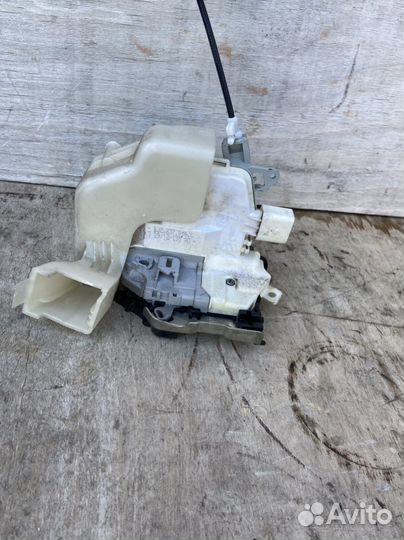 Замок передней правой двери Audi A5 8T