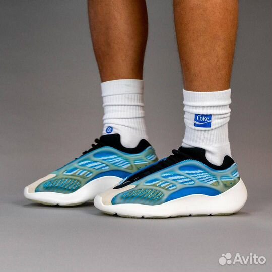 Кроссовки Adidas Yeezy 700 v3 Arzareth (36-45)