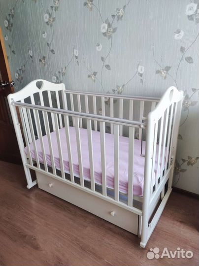 Детская кроватка с матрасом