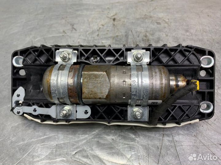 Подушка безопасности пассажирская (в торпедо)