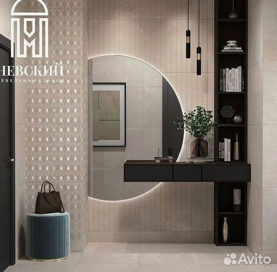 Письменный стол у окна со стеллажами на заказ