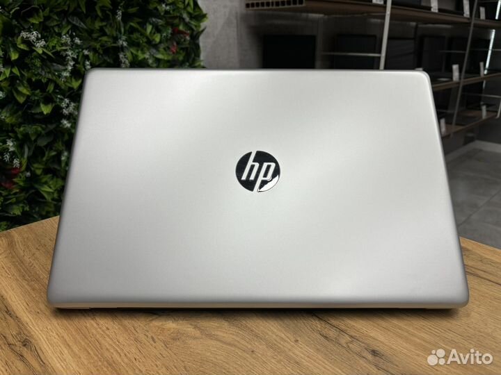 Ноутбук HP с 17.3 экраном