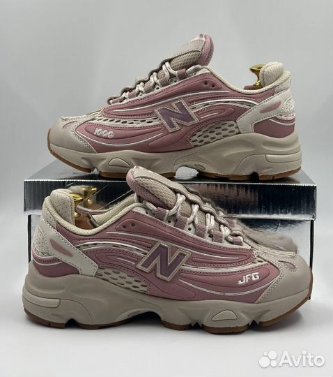 Кроссовки женские 40