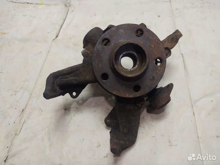 Кулак левый VW Bora A4, 1.6w,101 лс, 1999г