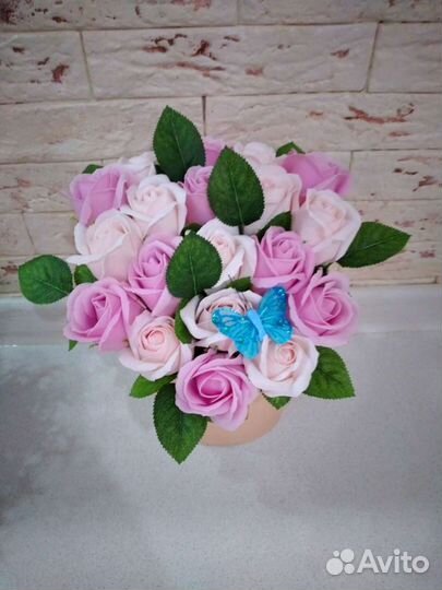 Букет из роз на мыльной основе с бабочкой