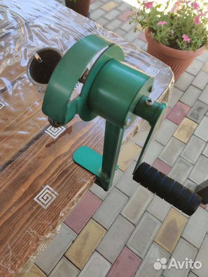 Орехокол электрический