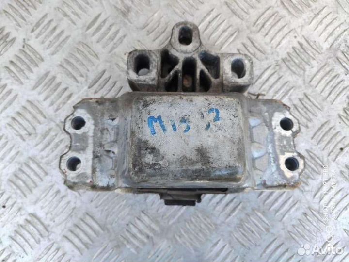 Подушка крепления кпп VW Passat (B7) 20102015 2.0