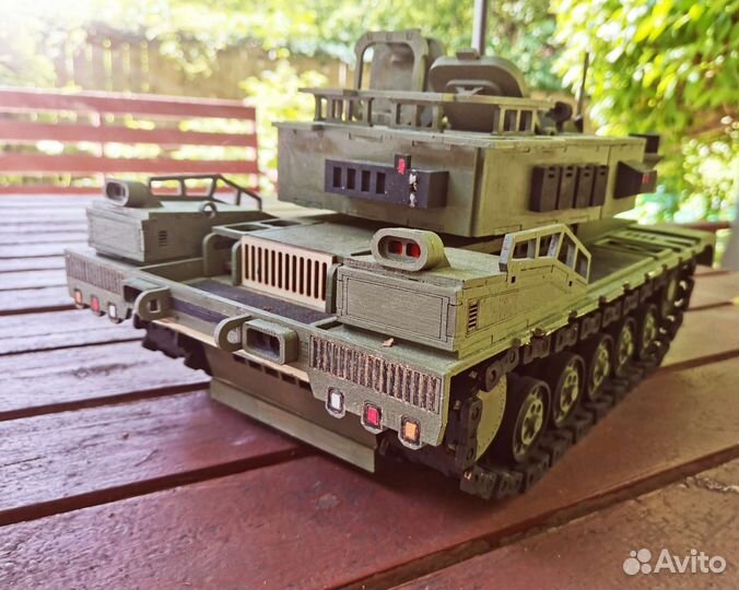 Игрушка модель Танк 1:10-1:12 материал дерево