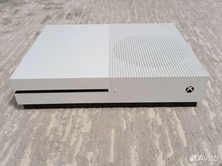 Xbox one s 1tb с играми