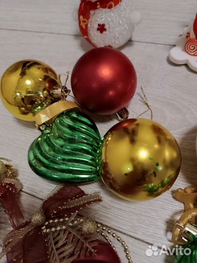 Новогодние украшения и мишура