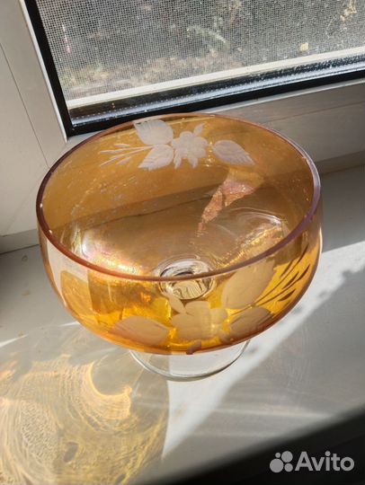 Ваза для конфет из цветного стекла. дхз