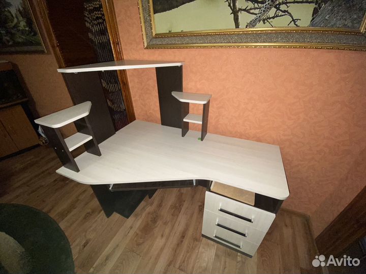 Компьютерный стол