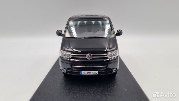 Модель Volkswagen T5 Multivan black