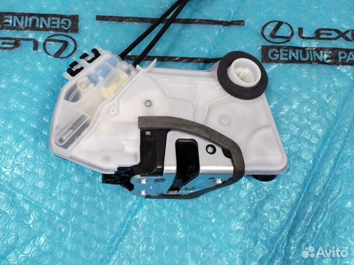 Lexus is Замок двери передний правый 2013-2022