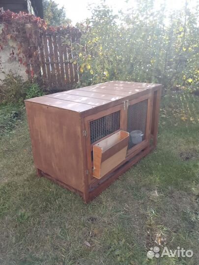 Домики с поддонами, кормушками.для кроликов