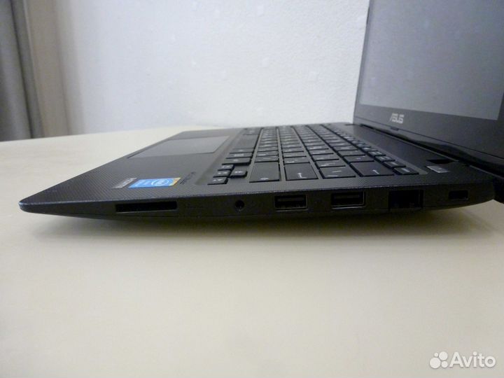 Ноутбук asus X200CA