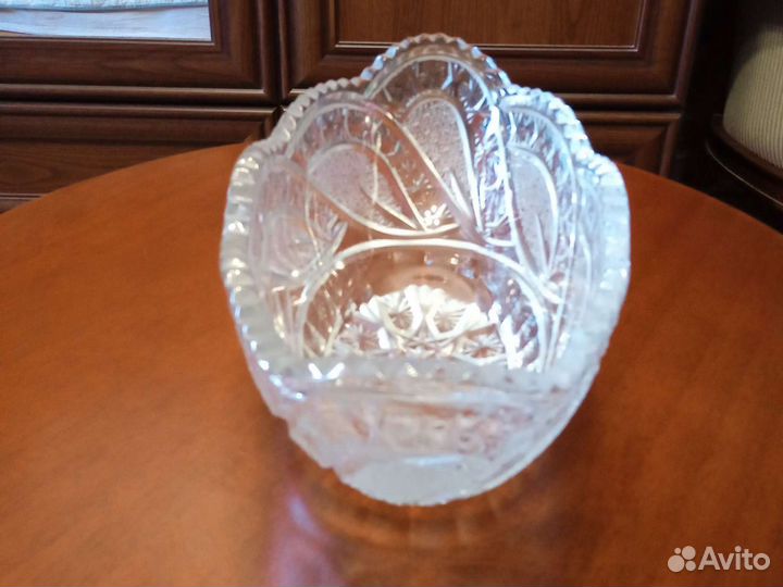 Хрустальная ваза