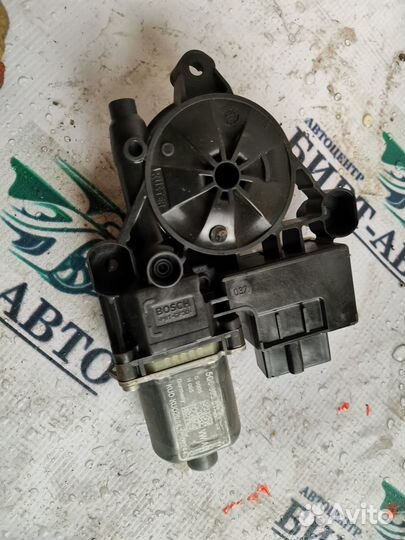 Моторчик стеклоподъемника зад. левый Skoda Octavia