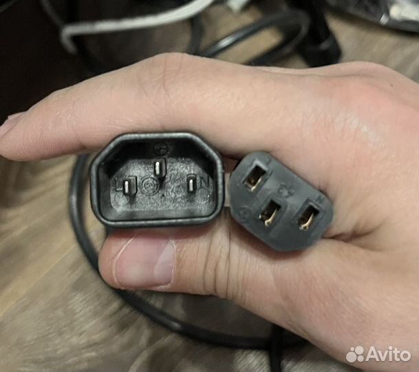 Провода питания, DVI-D, VGA, DisplayPort