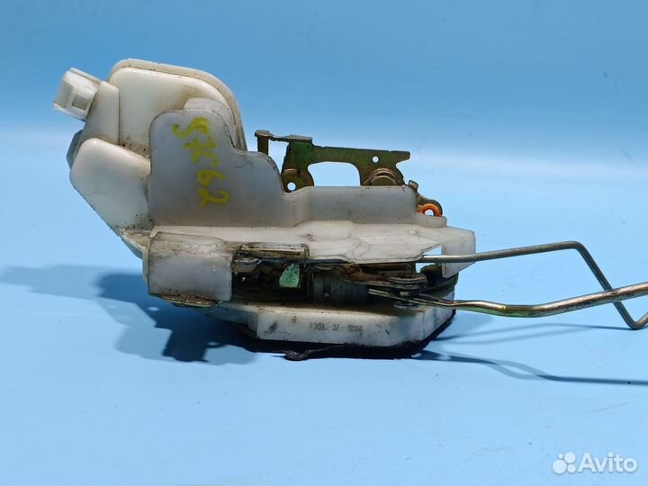 Замок двери передний левый Mitsubishi Outlander