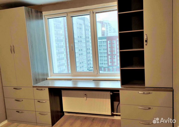 Рабочая зона в углу у окна