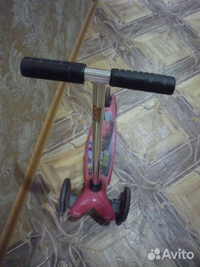 Детский трёхколёсный самокат