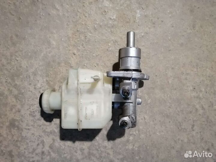 Бачек тормозного цилиндра дискавери 3