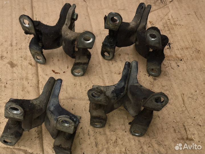 Петля дверная Дайхатсу Териос 1