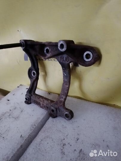 Кронштейн компрессора кондиционера Toyota Camry V50 2arfe оригинал