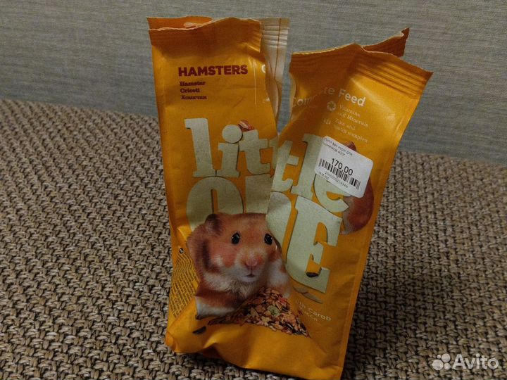 Остатки корма для хомяка