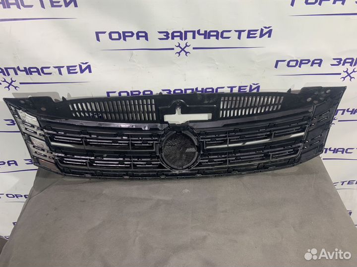 Решетка радиатора Volkswagen Tiguan (NF) 2011-2017
