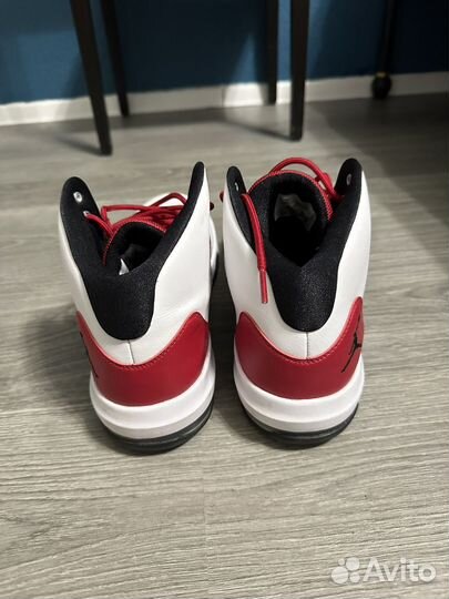 Кроссовки Jordan Max Aura White Gym Red