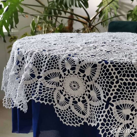 Кружевная скатерть