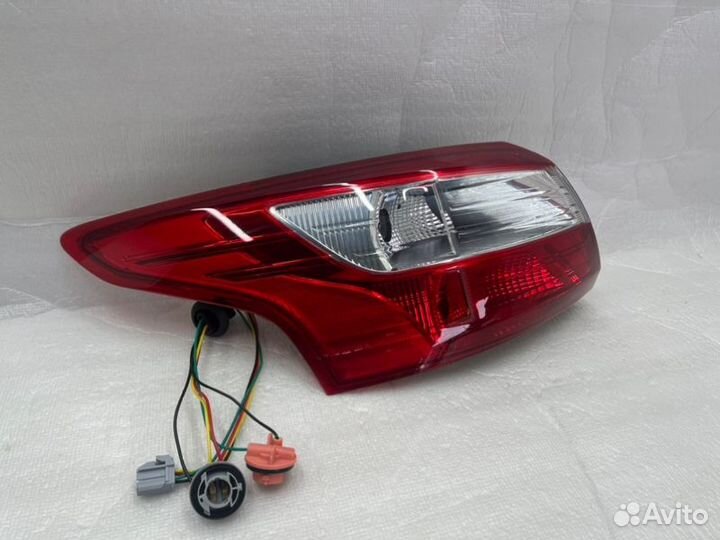 Фонарь наружный задний левый Ford Focus 3