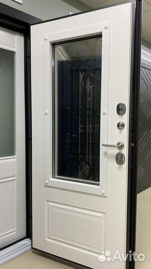Дверь входная уличная