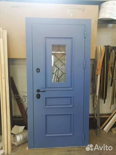 Дверь входная металлическая со стеклом