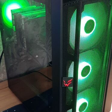 Игровой пк с монитором и клавиатурой