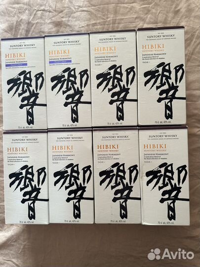 Пустые бутылки, коробки из под виски Хибики