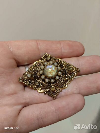 Старинная брошь