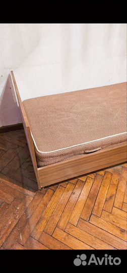 Кровать односпальная бу