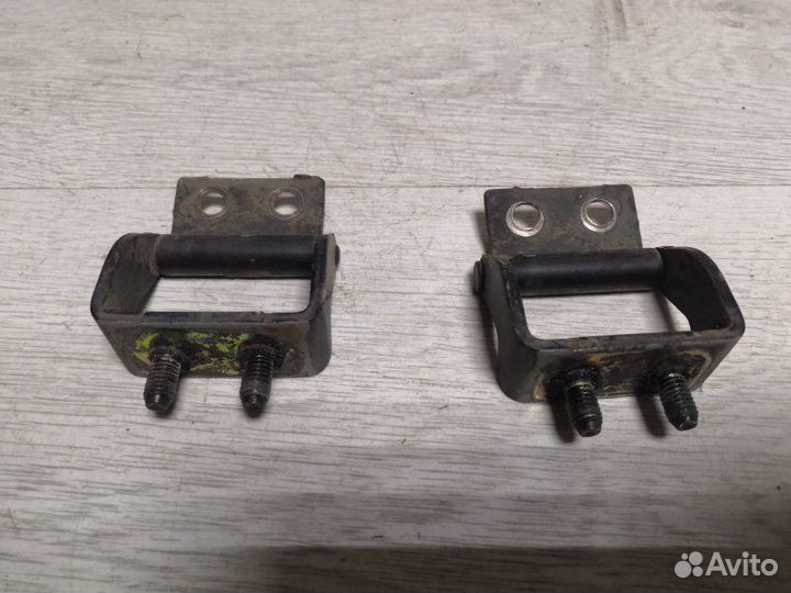 Петли двери багажника Mazda Tribute epew YF 2003