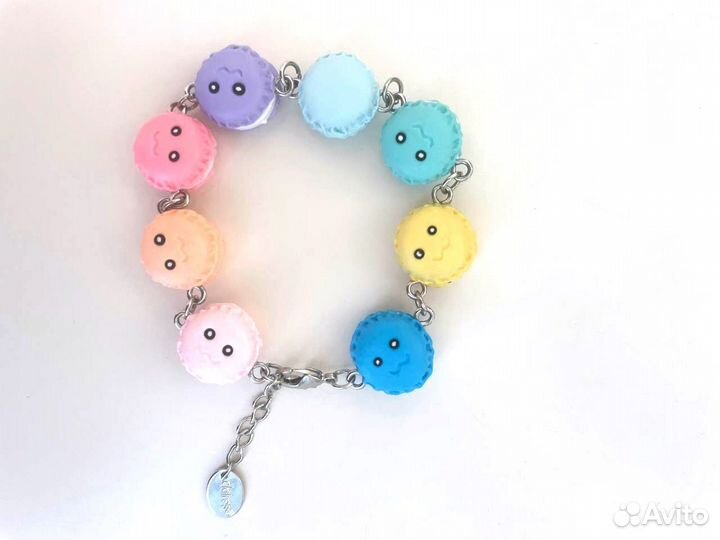 Браслет с приложенным макарон