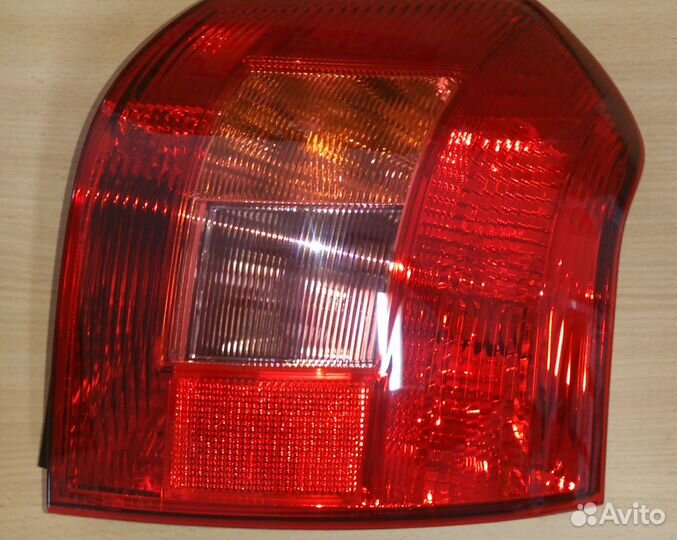 Фонарь задний правый Toyota corolla 815511361
